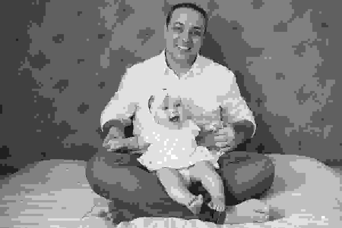 fotos de família em casa, em vitória es, fotografia de bebê em casa em vix, fotos para recordação, álbum de fotografia, bebê linda, poses de bebê recém nascido, bebê linda, fotos na cama