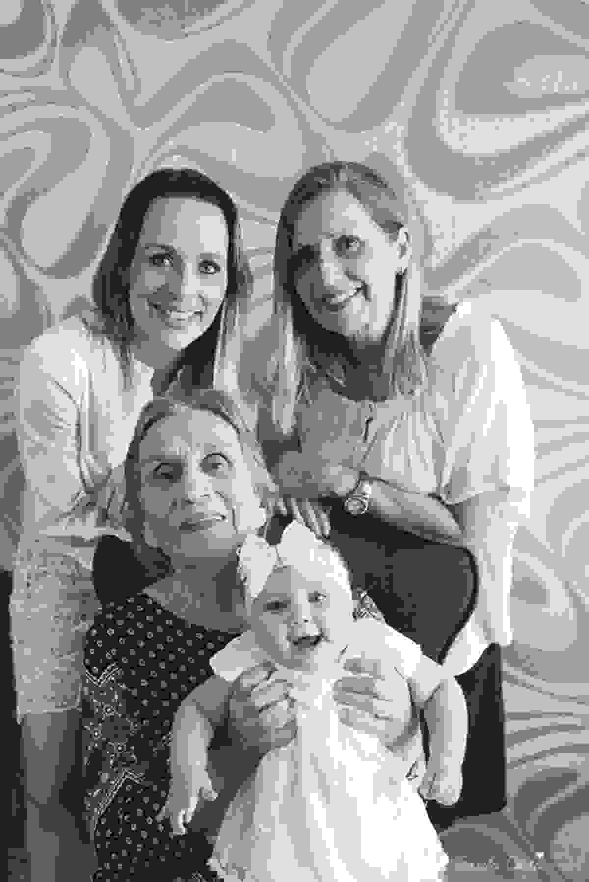 fotos de família em casa, em vitória es, fotografia de bebê em casa em vix, fotos para recordação, álbum de fotografia, bebê linda, poses de bebê recém nascido, bebê linda, fotos na cama