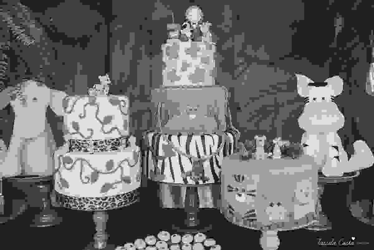 festa de menino, no tema safari, decoração infantil com luzes, miguel 2 anos, filho da cerimonialista daieny fasolo, 2 anos, festa safari, tássila costa