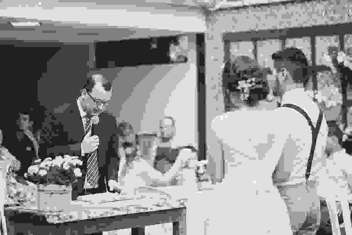 casamento em cobilândia, no cerimonial Aconchego, festa de dia, casamento de dia, decoração linda do casamento, noiva de vestido curto, maquiagem e cabelo da noiva Larrissa Rodrigues