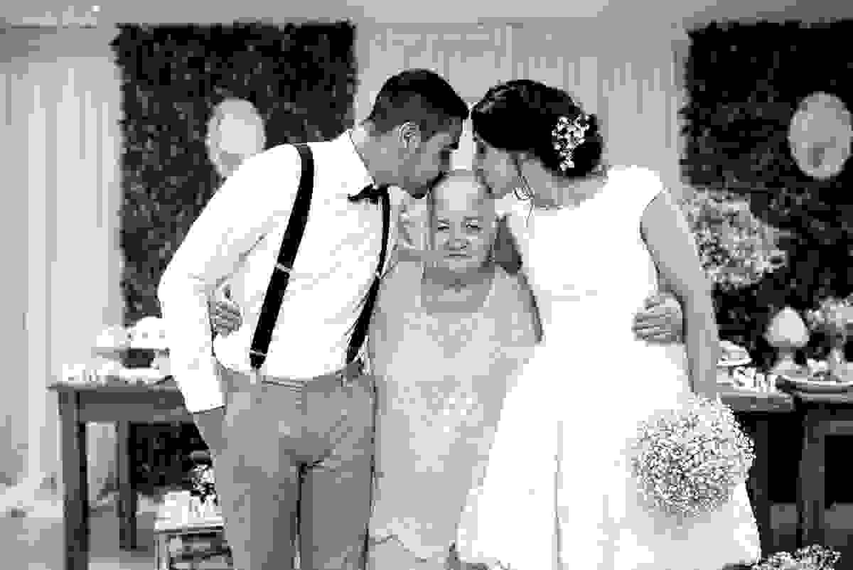 casamento em cobilândia, no cerimonial Aconchego, festa de dia, casamento de dia, decoração linda do casamento, noiva de vestido curto, maquiagem e cabelo da noiva Larrissa Rodrigues
