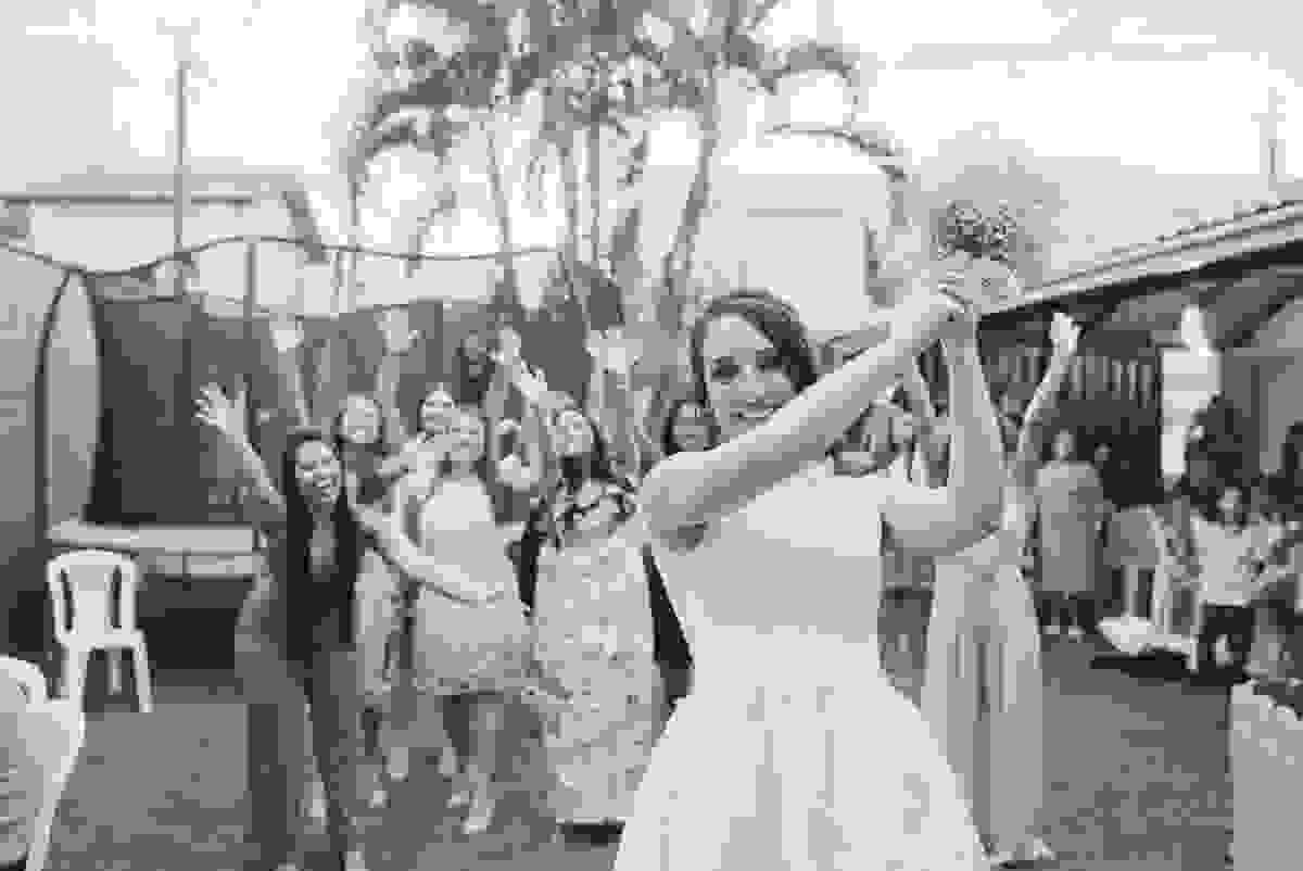 casamento em cobilândia, no cerimonial Aconchego, festa de dia, casamento de dia, decoração linda do casamento, noiva de vestido curto, maquiagem e cabelo da noiva Larrissa Rodrigues