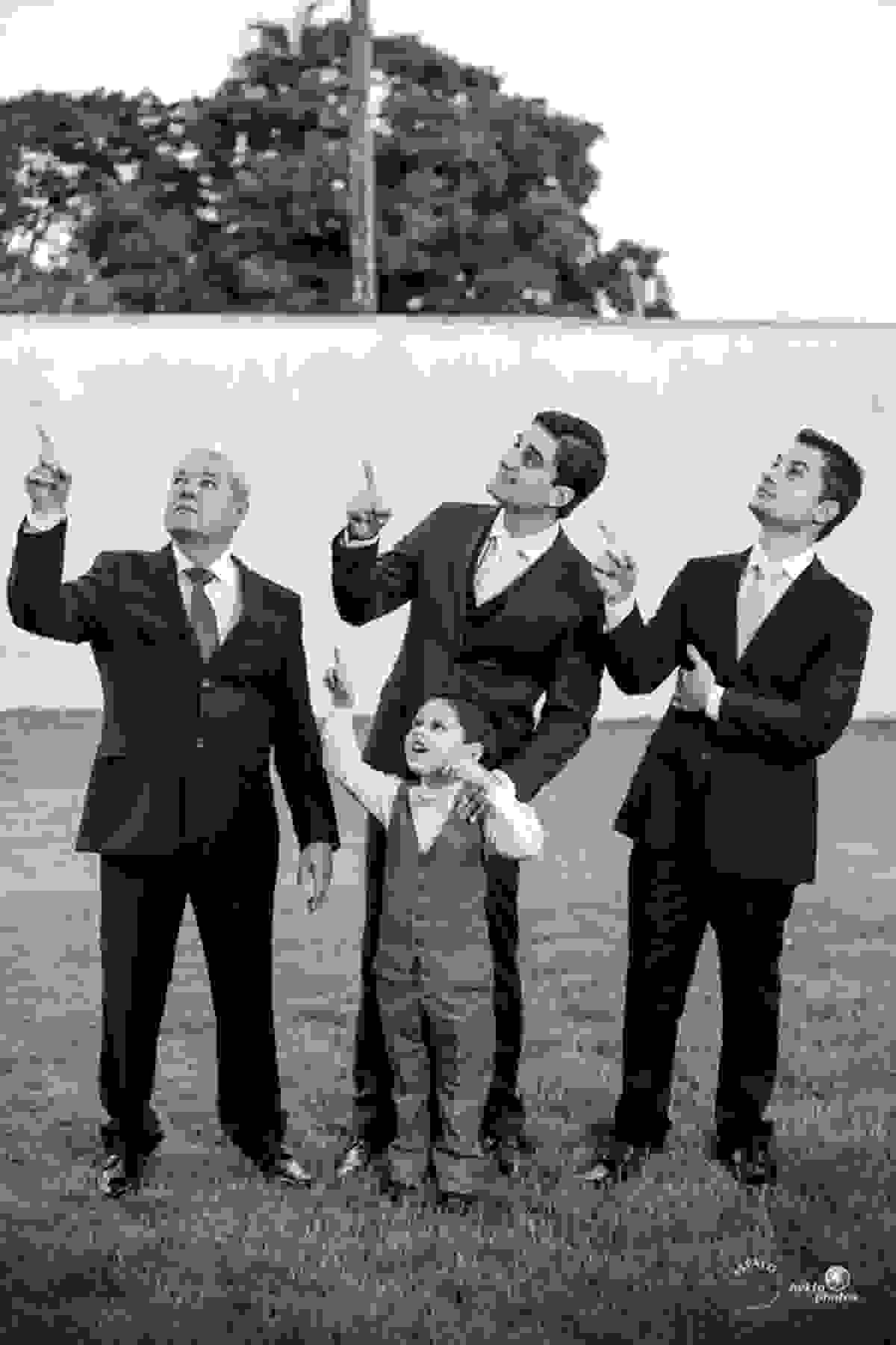 Fotografia de casamento Espaço Fotográfico em momento de descontração do noivo
