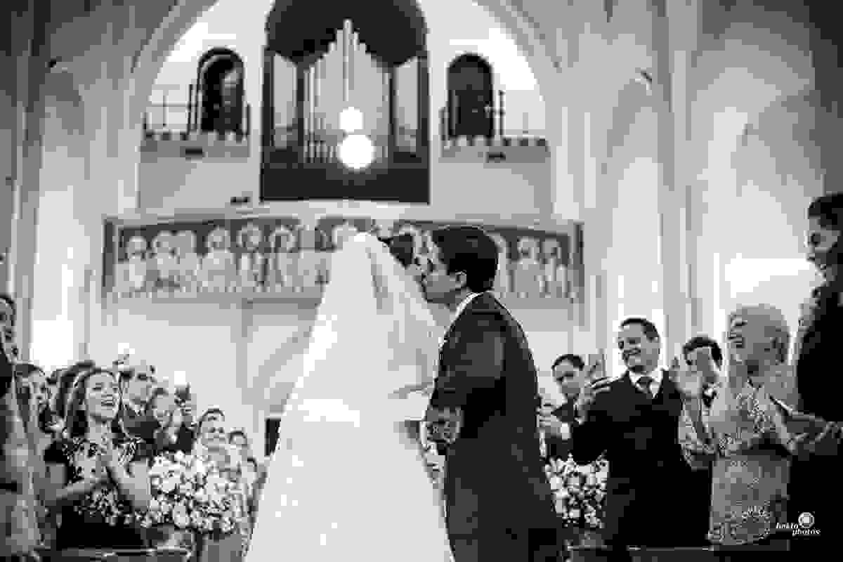 Saída dos noivos na igreja Catedral Metropolitana de Goiânia