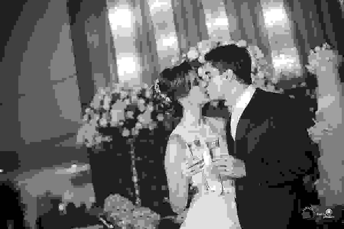 Detalhe riquíssimo do brinde do casal - Casamento Natalia e Adriano - Espaço Fotográfico Goiania