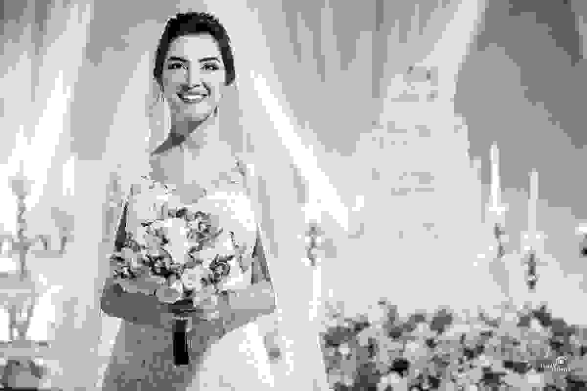 Linda noiva - Fotografia: Espaço Fotográfico (Hélio Junior) - Buquê: Julierme Siqueira - Vestido: Fernando Peixoto