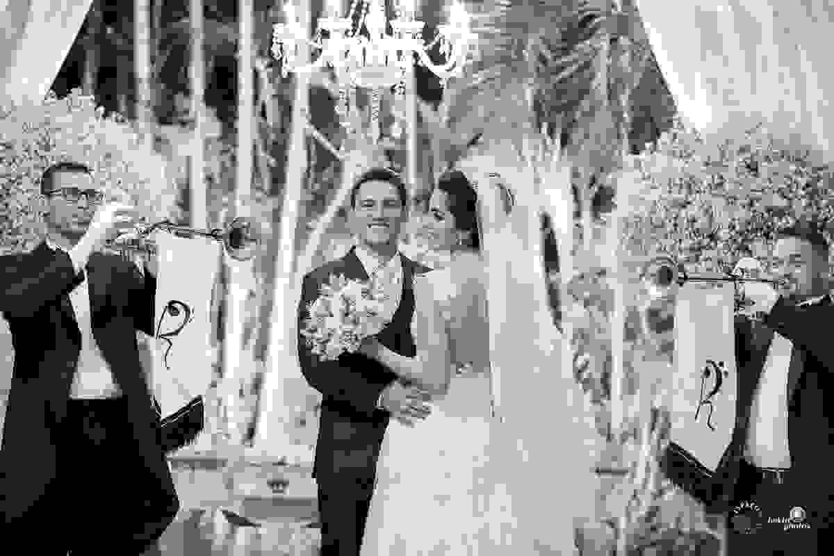 Produção dos noivos : Decoração: Vivaz - Vestido da noiva: Fernando Peixoto - Buque: Julierme Siqueira - Fotografia de casamento