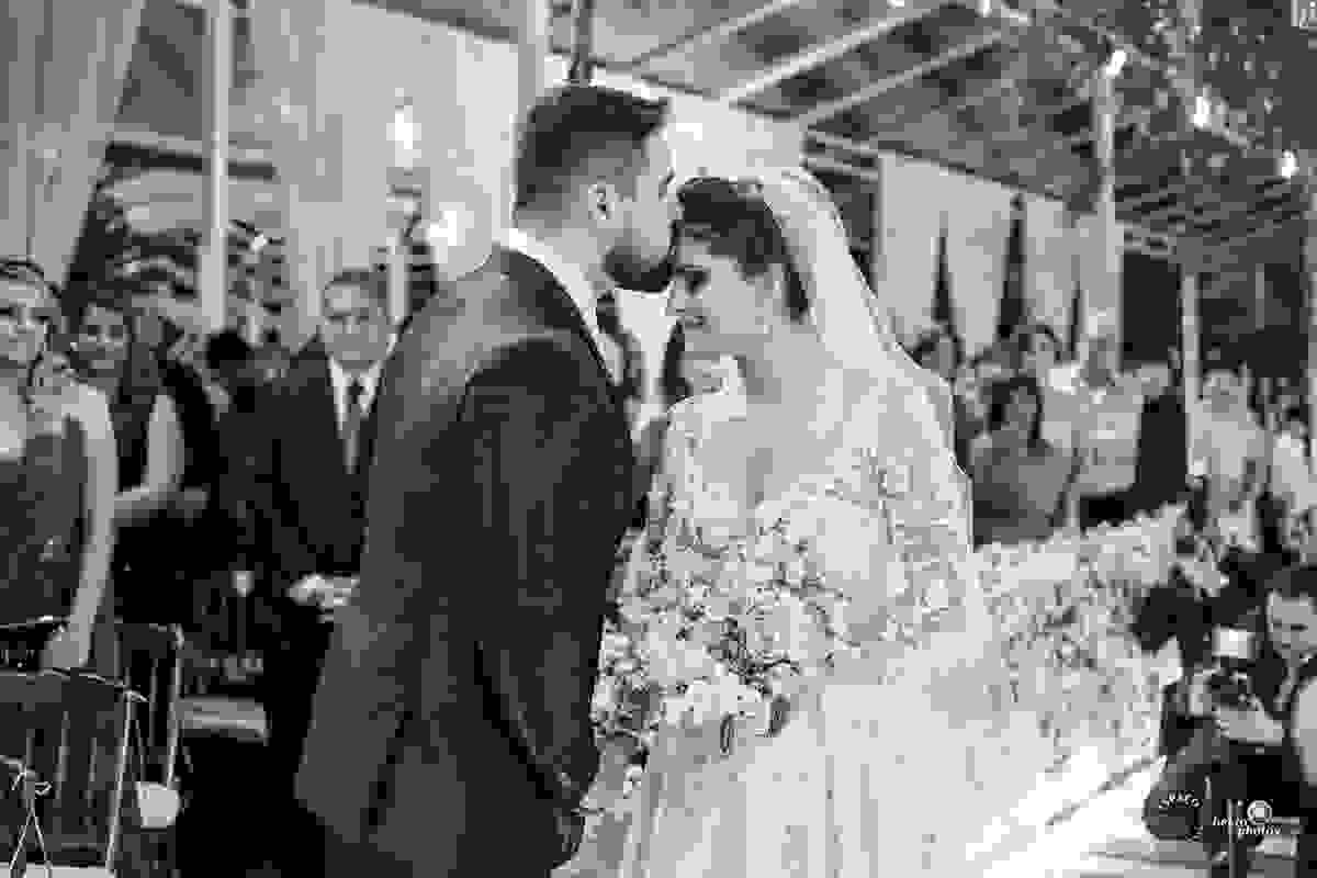 emoção - mansao cristal - fotografia espaço fotográfico goiania setor nova suiça - fotografo de casamento - fotojornalismo - noivo recebendo a noiva - lagrimas