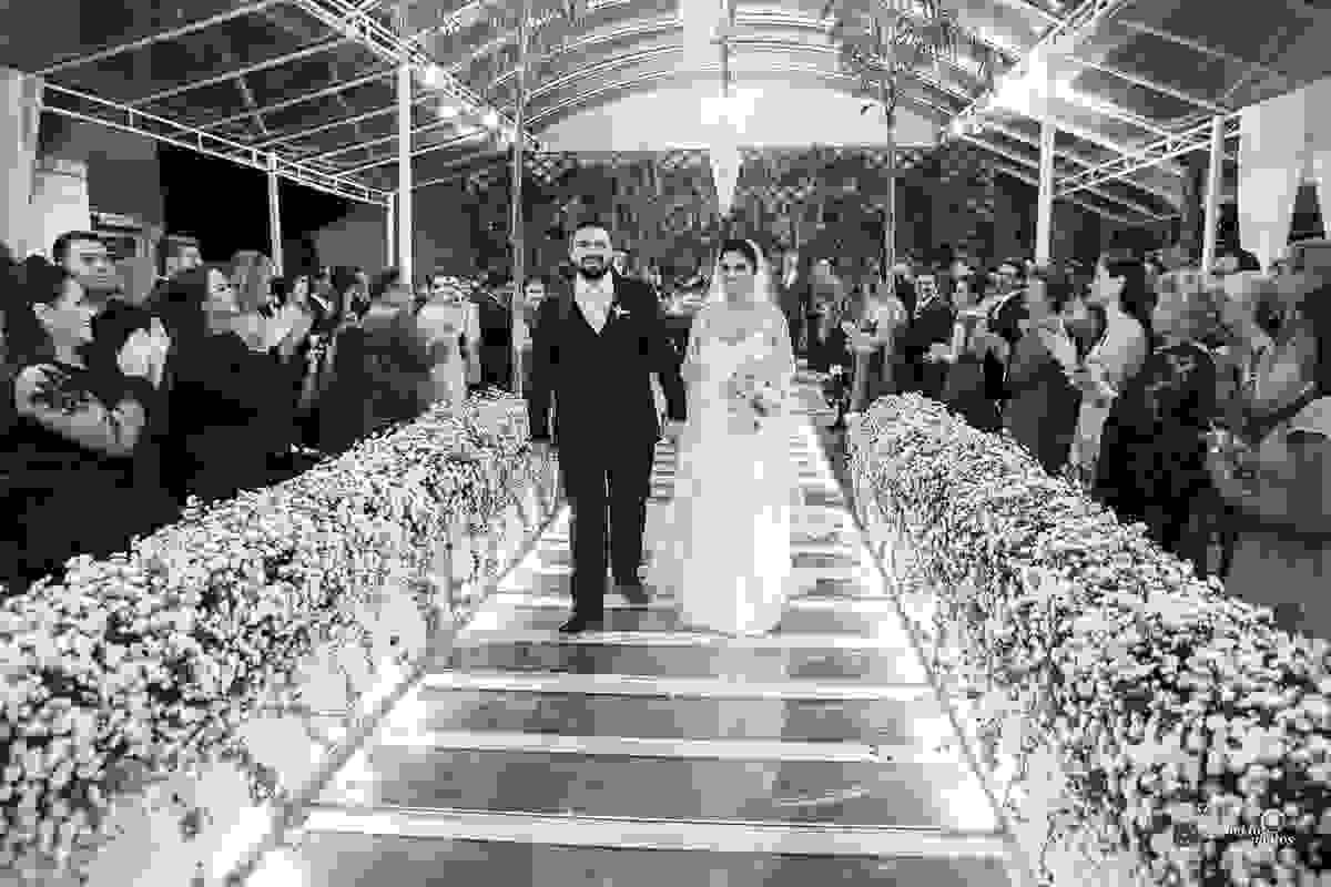 emoção - mansao cristal - fotografia espaço fotográfico goiania setor nova suiça - fotografo de casamento - fotojornalismo - saida triunfal dos noivos