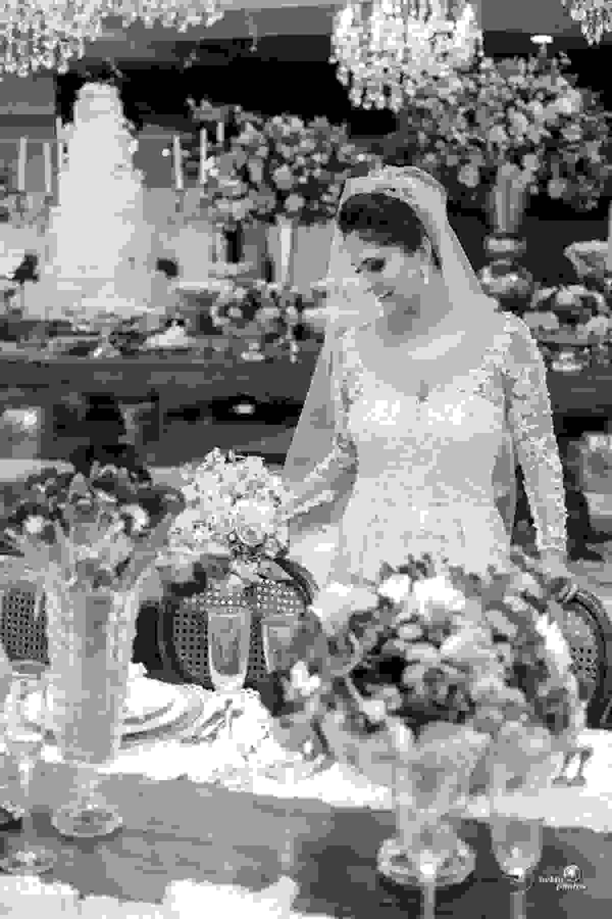 emoção - mansao cristal - fotografia espaço fotográfico goiania setor nova suiça - fotografo de casamento - fotojornalismo - Noiva linda mesa de bolo
