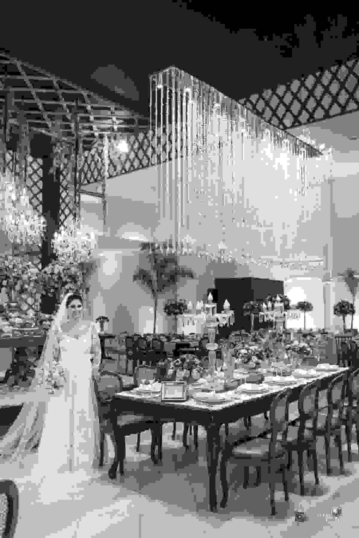 emoção - mansao cristal - fotografia espaço fotográfico goiania setor nova suiça - fotografo de casamento - fotojornalismo - Noiva linda mesa de bolo detalhe do buque bouquet