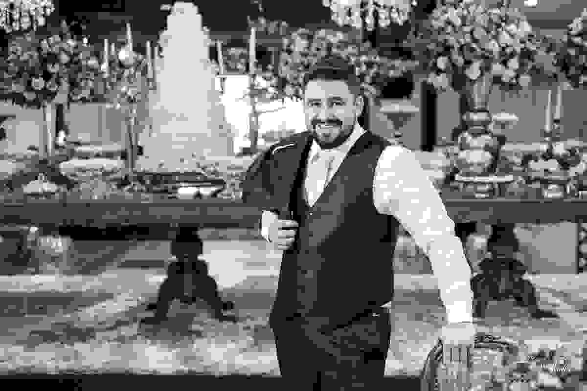 emoção - mansao cristal - fotografia espaço fotográfico goiania setor nova suiça - fotografo de casamento - fotojornalismo - Noivo elegante lindo