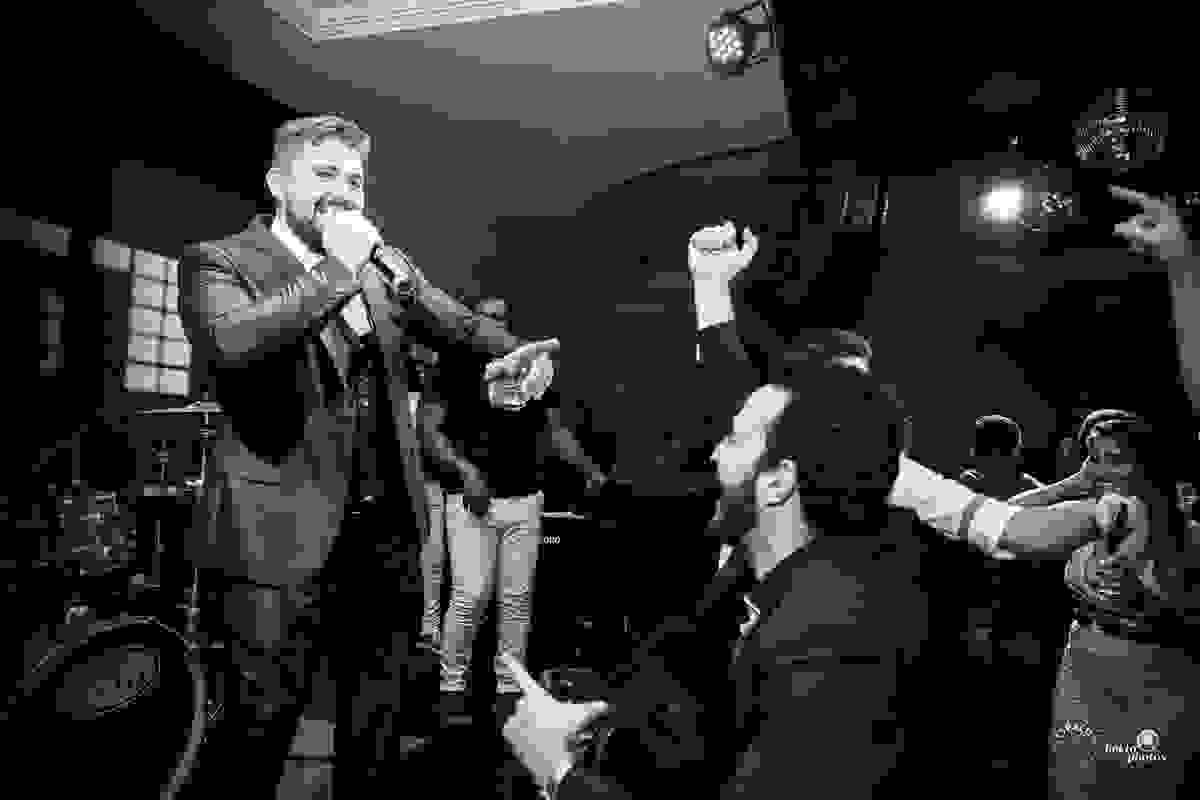 fotografo de casamento fotografia fotojornalismo espaço fotográfico goiania noivo cantando super animado