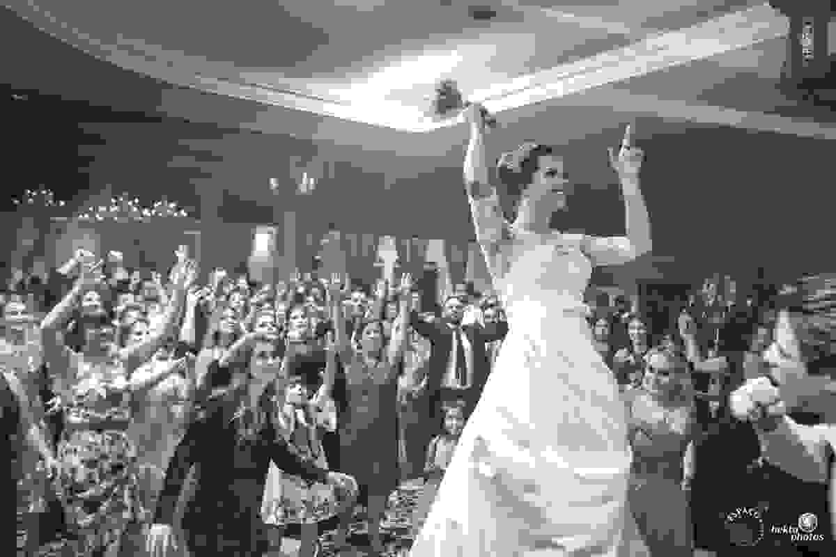 fotojornalismo de casamento goiania goias brasil espaco fotografico os melhores fotografos de goiania noiva jogando o buquet