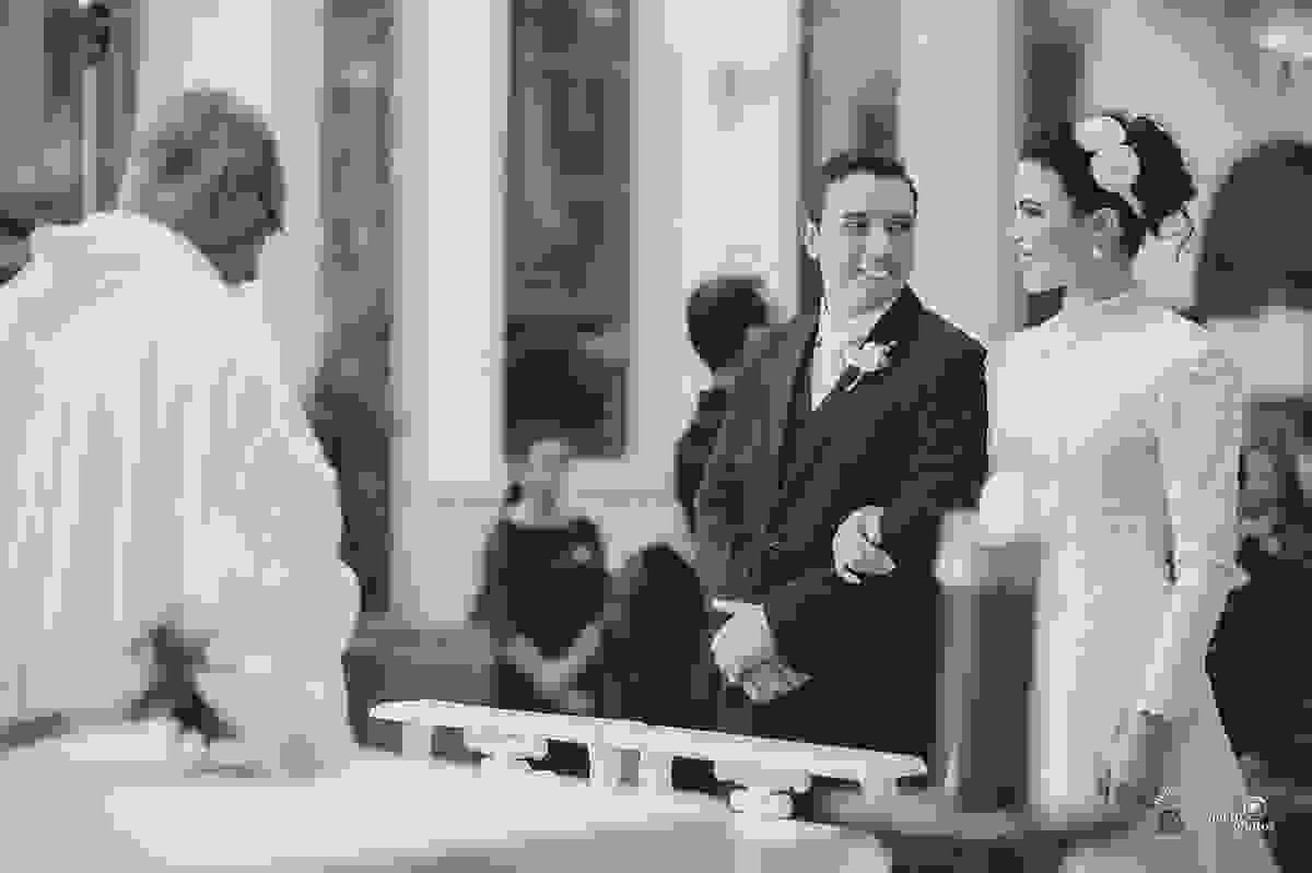 Após a chegada no altar o noivo Thiago se vira para a noiva Alberta e diz: