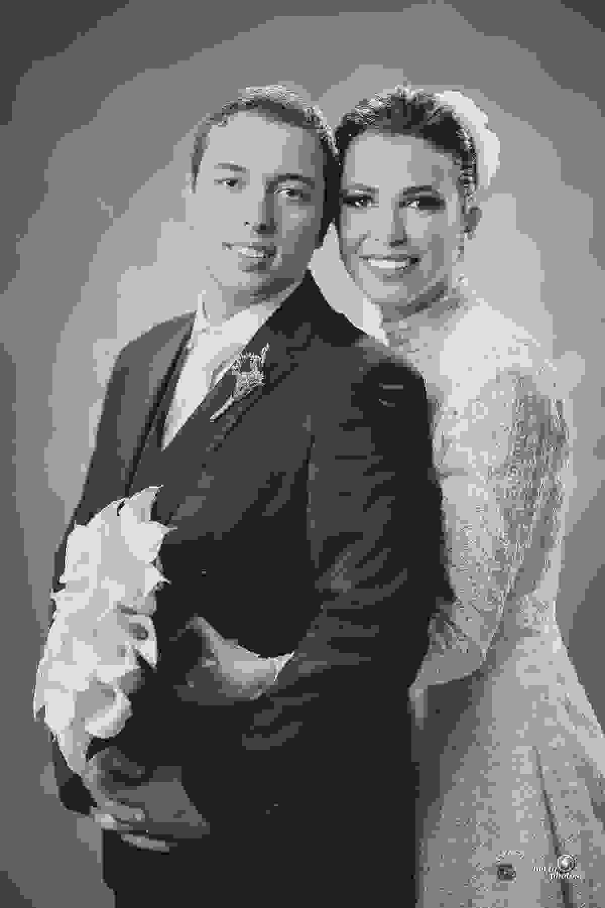 Fotos do casal no estúdio após a cerimonia