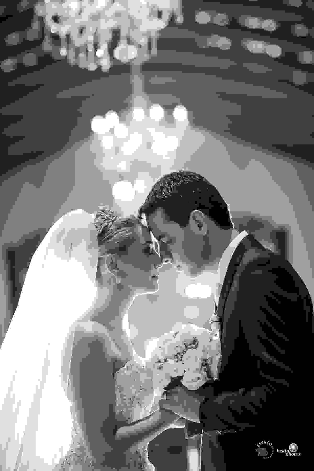 A produção do casal após a cerimonia é necessária e rende lindos momentos. Imagine o casal revendo essa imagem daqui 30 anos? Espaço Fotográfico