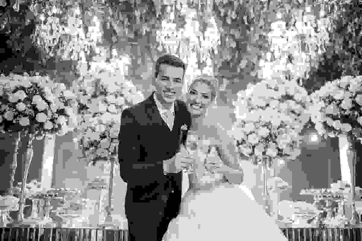 Um brinde a este casal fantástico. Parabéns Mansão Cristal pela excelência nos buffets. Espaço Fotográfico