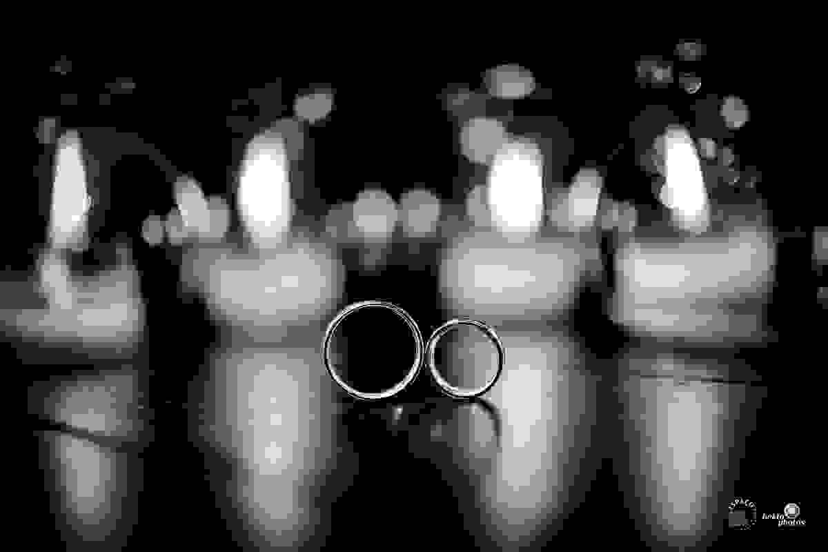 Alianças, o símbolo da união tem muito destaque em nossos álbuns de casamento. Por Espaço Fotográfico