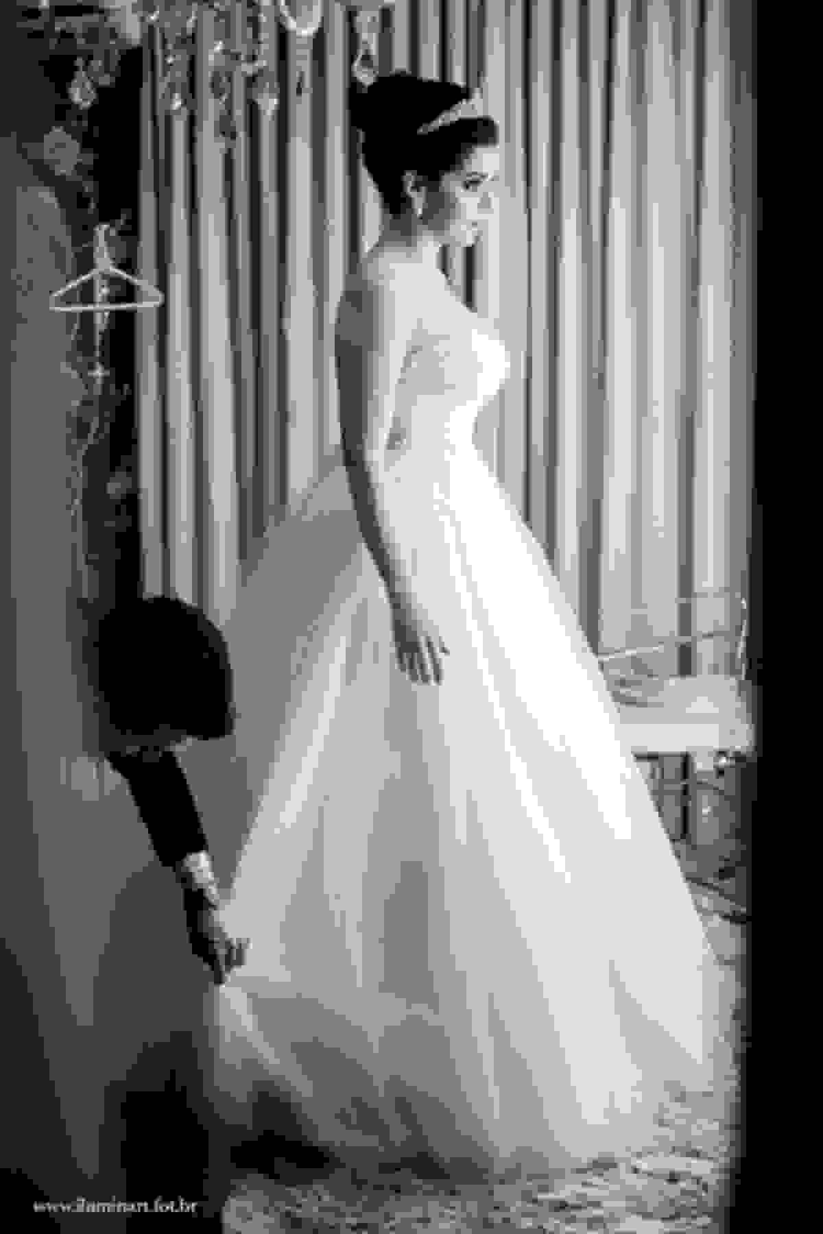 Studio Emerson Tranquilo Barbearia, making of da noiva, vestido da noiva, sapato da noiva, dia da noiva, making of em casa, festa de casamento, decoração de casamento, noivos, noiva, noivo, casamento, fotografia de casamento goiania, fotogra