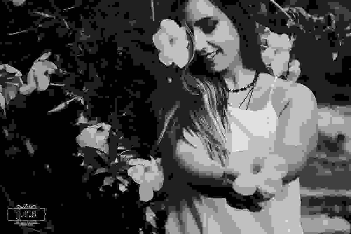Ensaio fotográfico em retratos, com Sabrina Carvalho, em Lavras, Flor e Sorriso, Retrato,