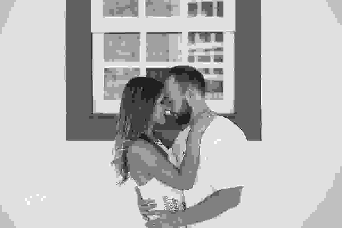 Ensaio Pre-Casamento, Pre-Wedding, Sao Thome das Letras, Minas Gerais, Casal, Amor, Carinho, Pedreira, Sao Thomé, Carinhos, Praça, cidade, Beijo, Janela