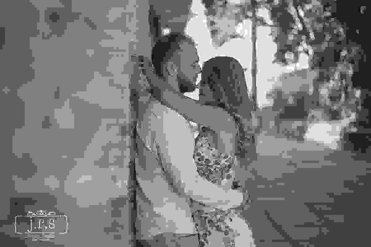 Ensaio Pre-Casamento, Pre-Wedding, Sao Thome das Letras, Minas Gerais, Casal, Amor, Carinho, Pedreira, Sao Thomé, Carinhos, Praça, cidade, Beijo, Janela, Escada, Sorriso,