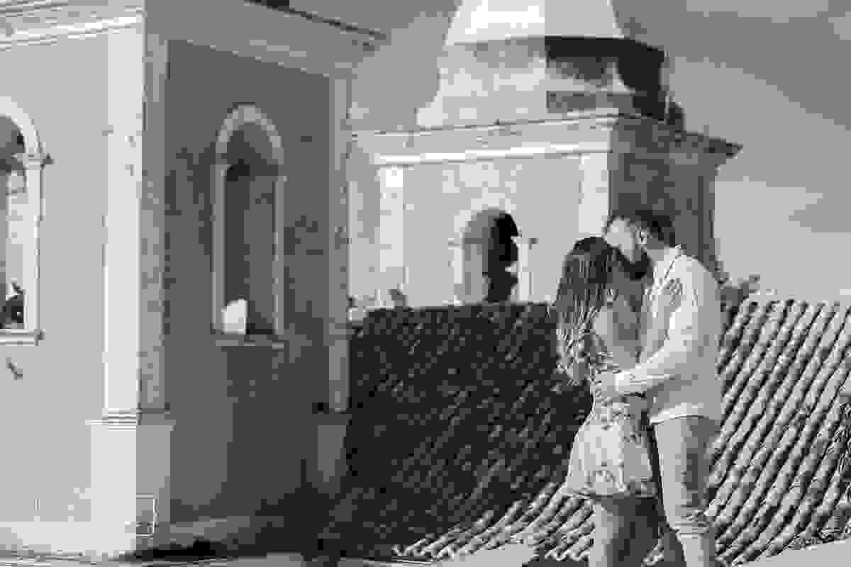 Ensaio Pre-Casamento, Pre-Wedding, Sao Thome das Letras, Minas Gerais, Casal, Amor, Carinho, Pedreira, Sao Thomé, Carinhos, Praça, cidade, Beijo, Janela, Escada, Sorriso, Natureza, Igreja de Pedra, Igreja Histórica,
