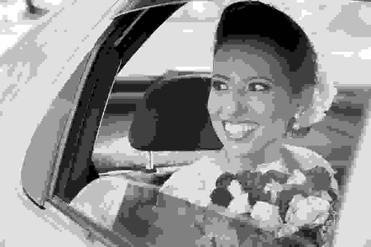 Casamento de Priscila e Thiago pelo fotografo Junior Santos em Contagem MG. Noiva feliz