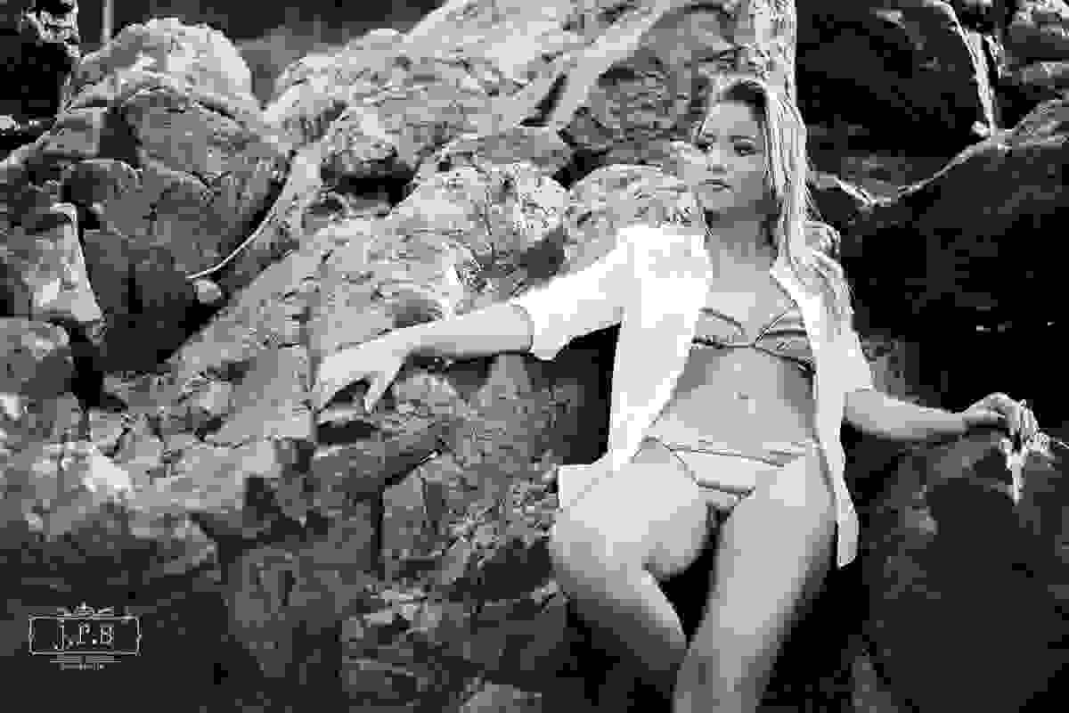 Retratos de Julyene Vargas, produzido pelo fotógrafo Junior Santos.