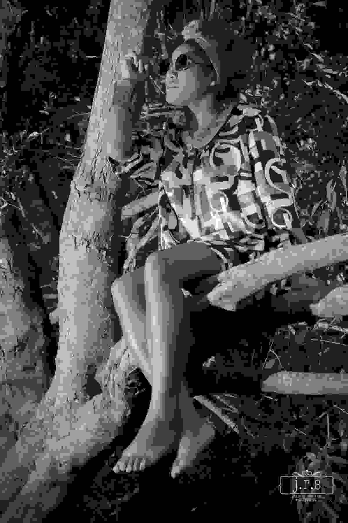 Ensaio em comemoração ao dia da Consciência Negra. Produzido pelo fotógrafo Junior Santos em Bom Sucesso, MG. Modelo Helena Custódio.