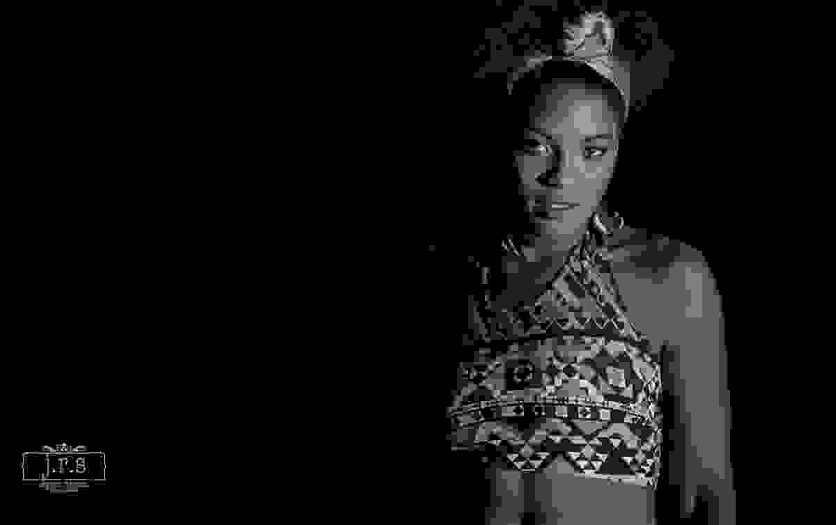 Ensaio em comemoração ao dia da Consciência Negra. Produzido pelo fotógrafo Junior Santos em Bom Sucesso, MG. Modelo Helena Custódio.