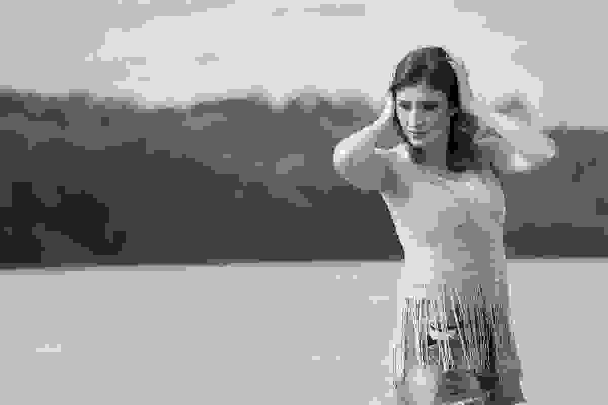 Ensaio fotográfico com Amanda Leão produzido pelo fotografo Junior Santos em Iraci no espaço Lago da Serra Ofenil.