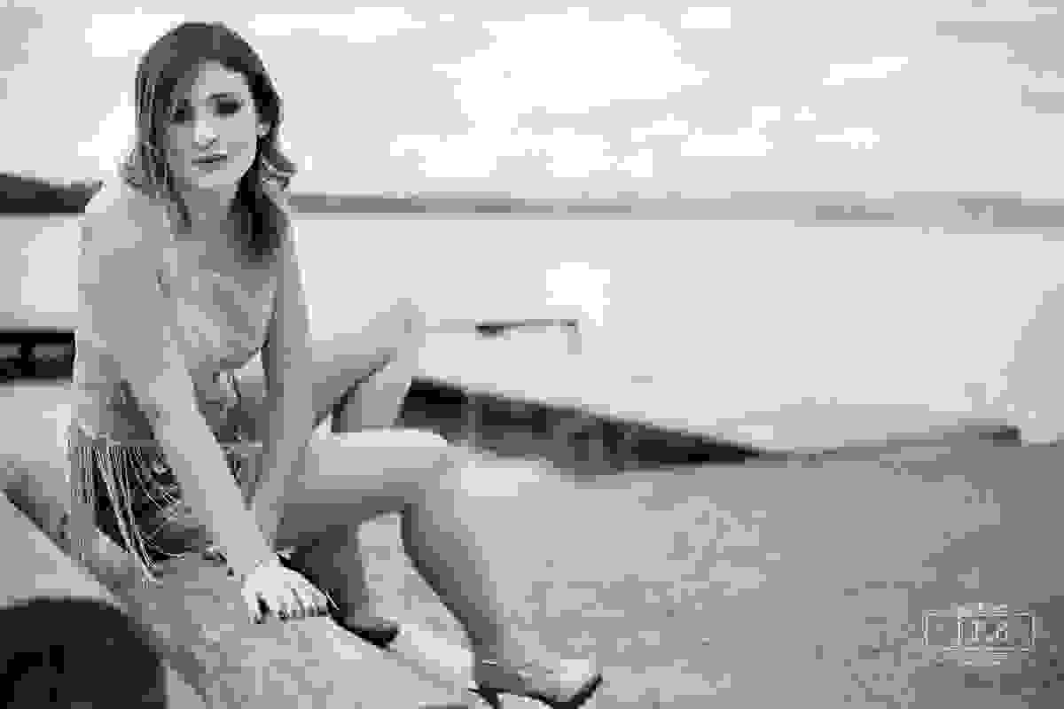 Ensaio fotográfico com Amanda Leão produzido pelo fotografo Junior Santos em Iraci no espaço Lago da Serra Ofenil.