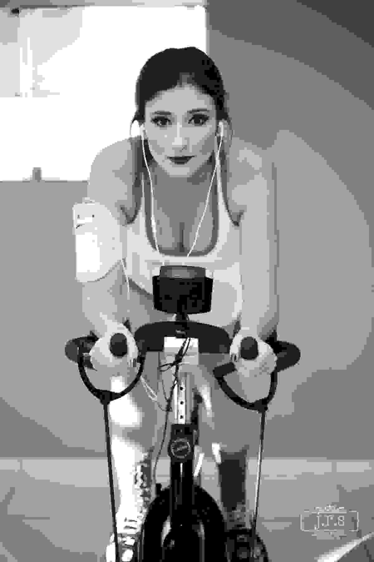 Ensaio fitness com a modelo Amanda Leão, produzido pelo fotógrafo Junior Santos em Bom Sucesso MG
