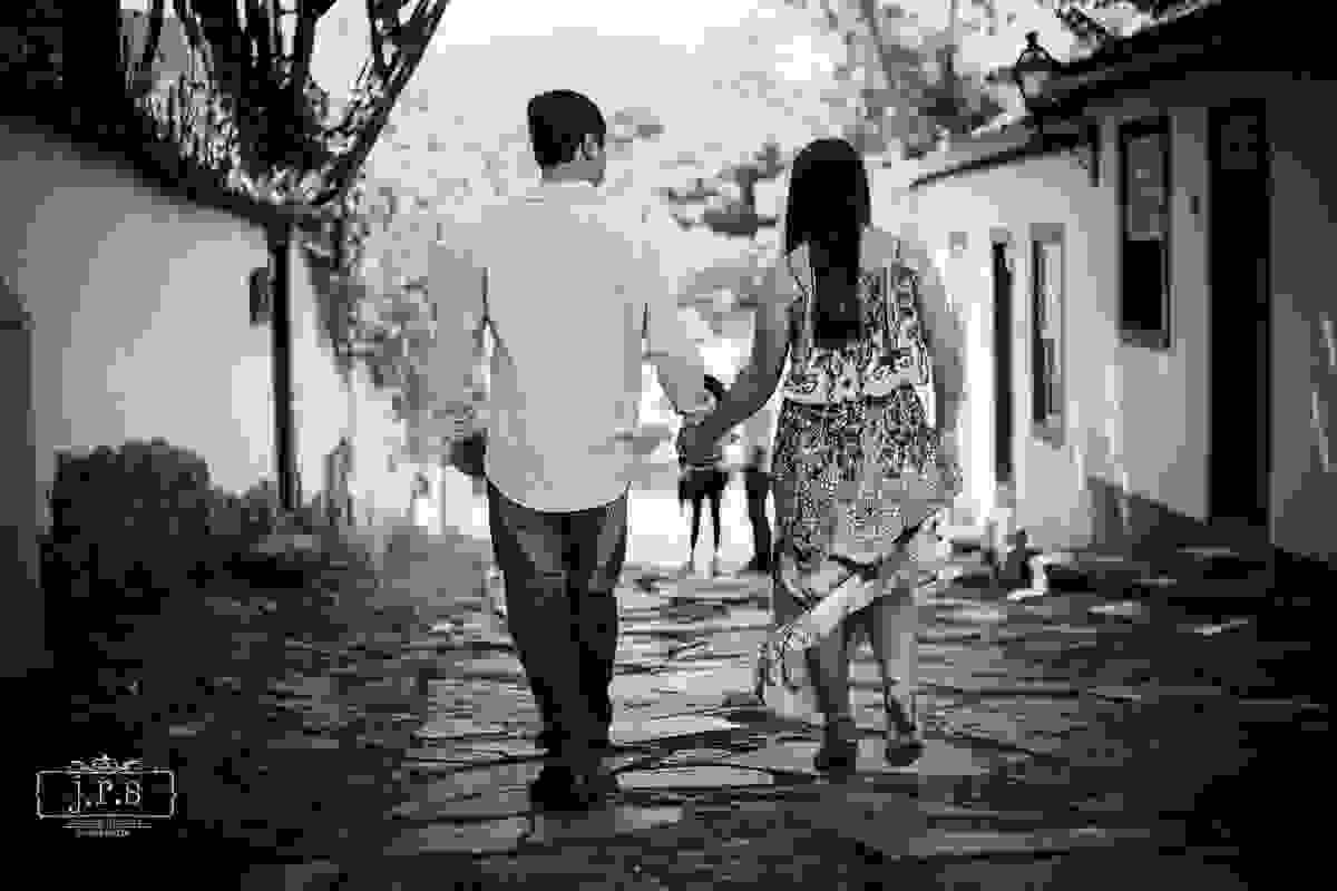 Ensaio Pre-Casamento de Sabrina e Christian em Tiradentes - MG. Fotos produzidas por Junior Santos.