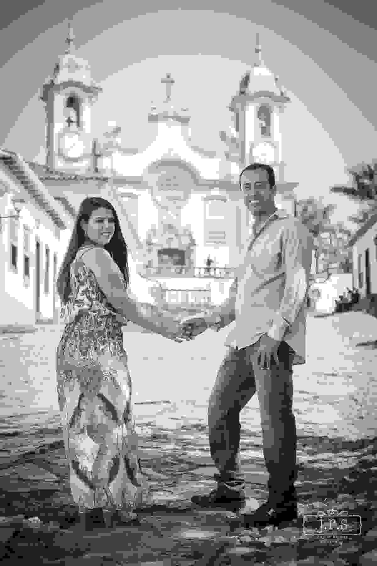 Ensaio Pre-Casamento de Sabrina e Christian em Tiradentes - MG. Fotos produzidas por Junior Santos.