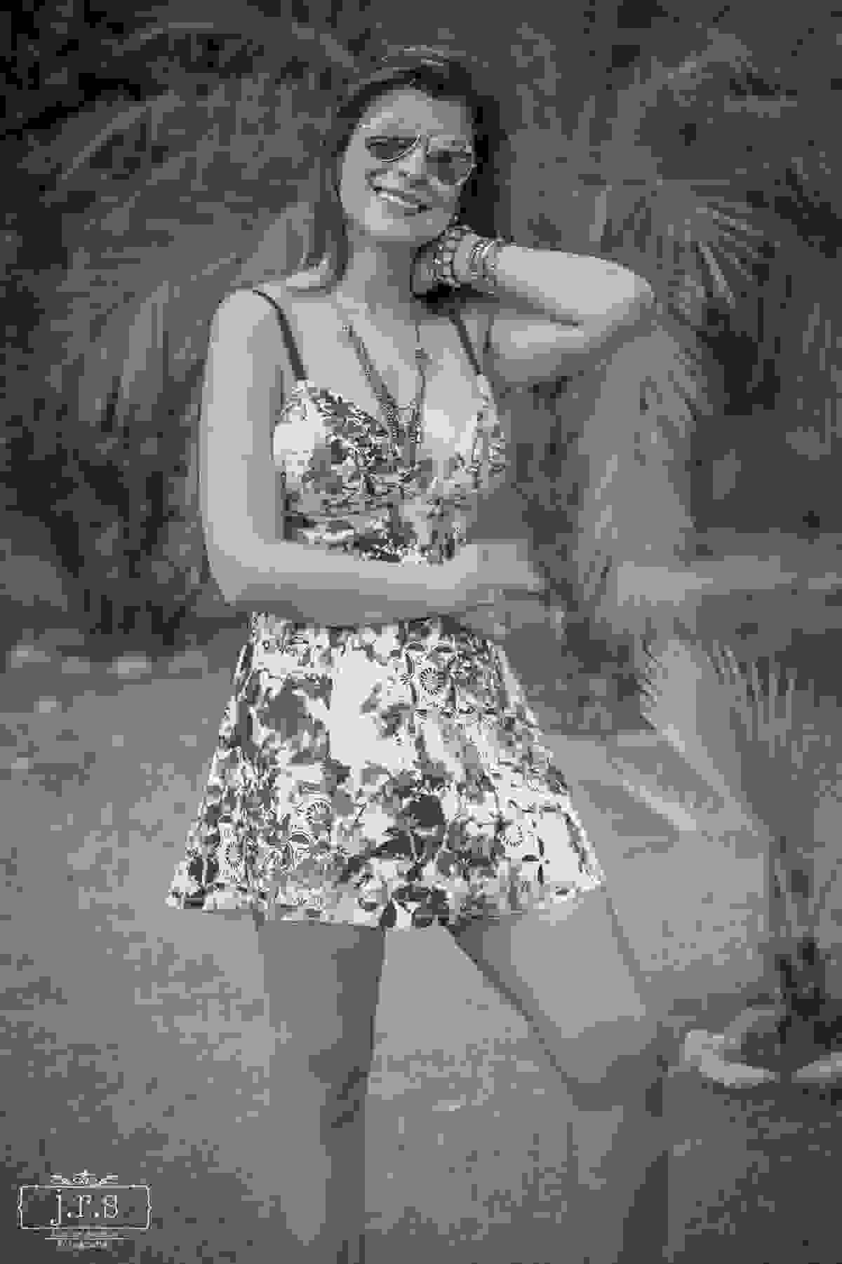 Coleção Primavera/Verão da Loja Felicia Naves Store. Modelo Feliciana Naves. Fotos por Junior Santos Fotografia de Lavras MG. Local Bom Sucesso/Macaia - MG vestido estampado colorido verão