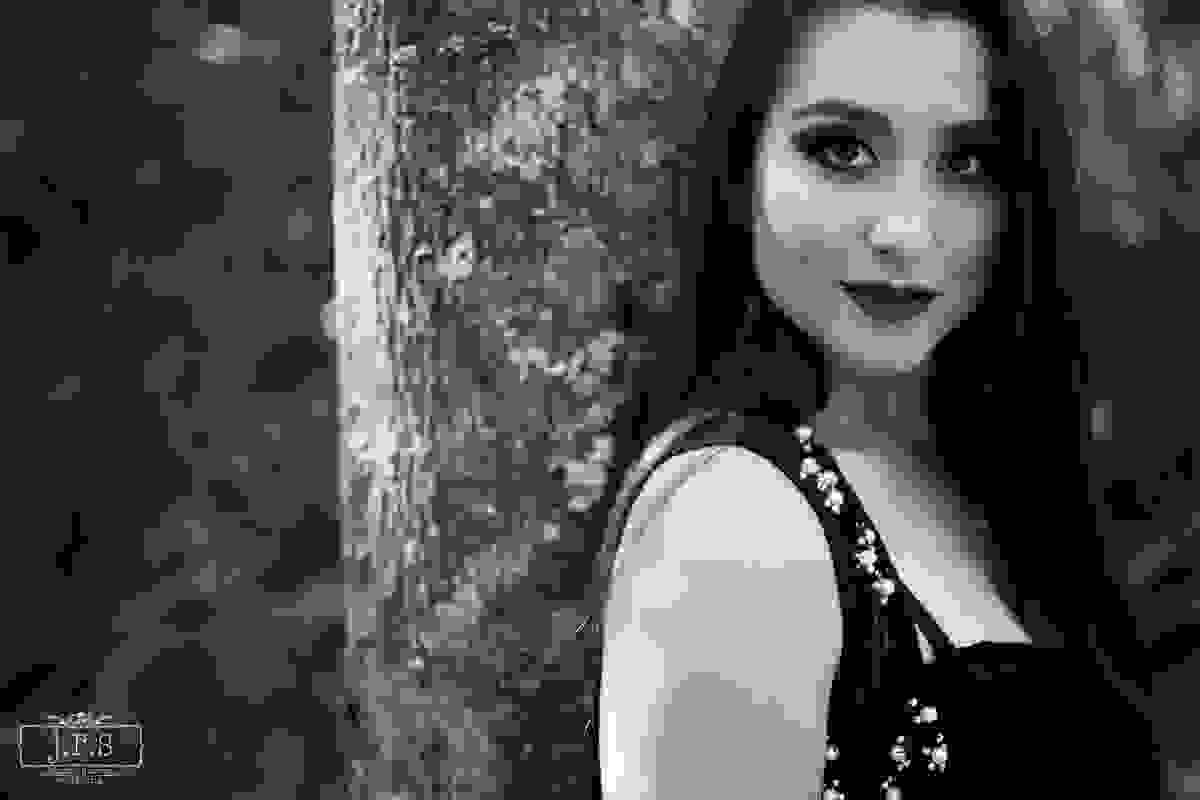 Ensaio Fotográfico Rafaella Viana Barcelos, produzido por Junior Santos de Lavras - MG no Poço Bonito