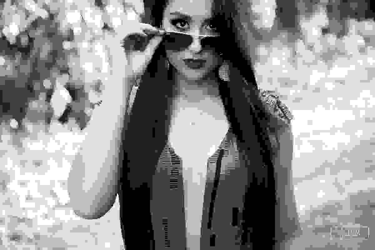 Ensaio Fotográfico Rafaella Viana Barcelos, produzido por Junior Santos de Lavras - MG Oculos aviador