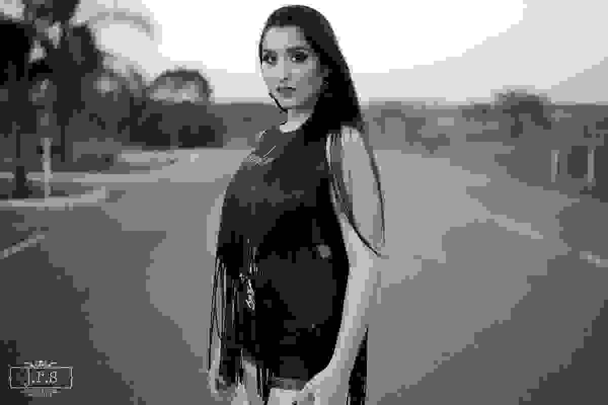 Ensaio Fotográfico Rafaella Viana Barcelos, produzido por Junior Santos de Lavras - MG foto na estrada