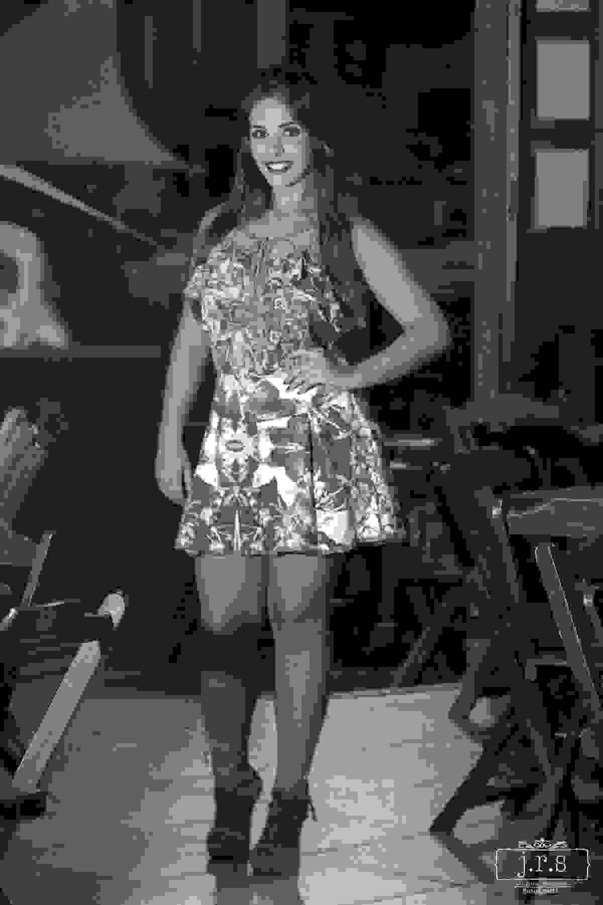 Ensaio fotográfico moda, para a Loja Gloss Moda Feminina em Lavras. Fotos produzidas pelo fotógrafo Junior Santos no Cactus Bar com a Modelo Paula Mendonça