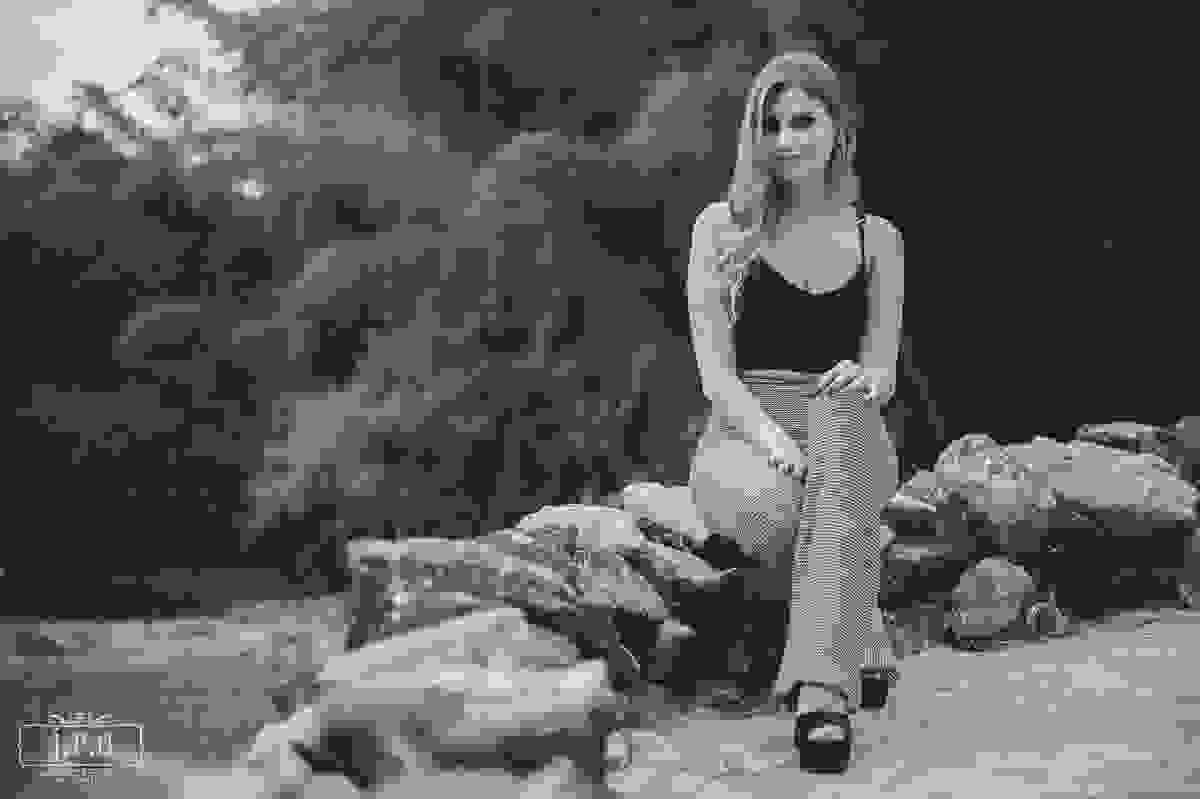 Ensaio fotográfico de Lorrayne, produzido pelo fotógrafo Junior Santos em Lavras, Minas Gerais MG Pedras