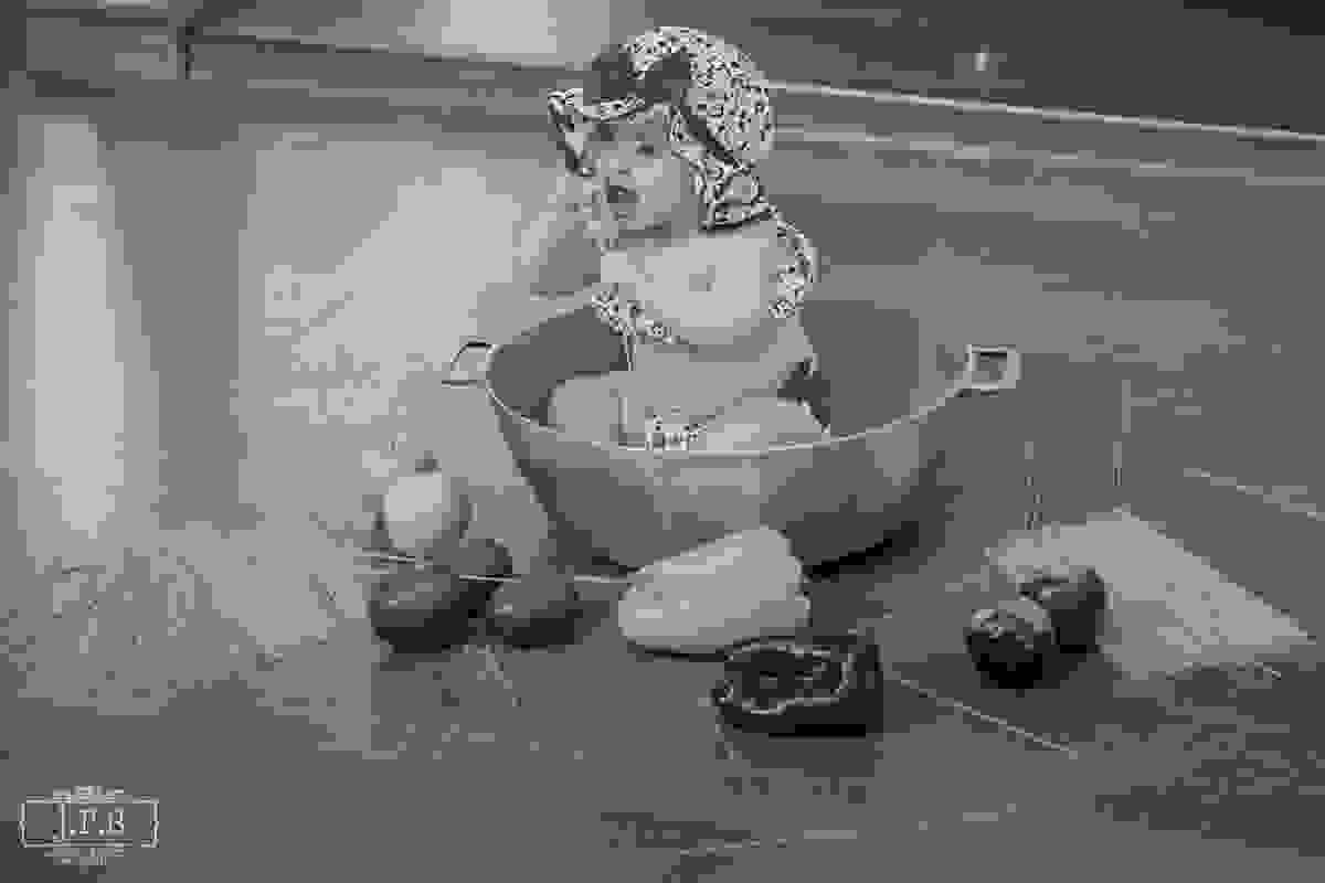 Ensaio fotográfico bebe Natal fotógrafo Junior Santos Lavras MG Brincando na panela