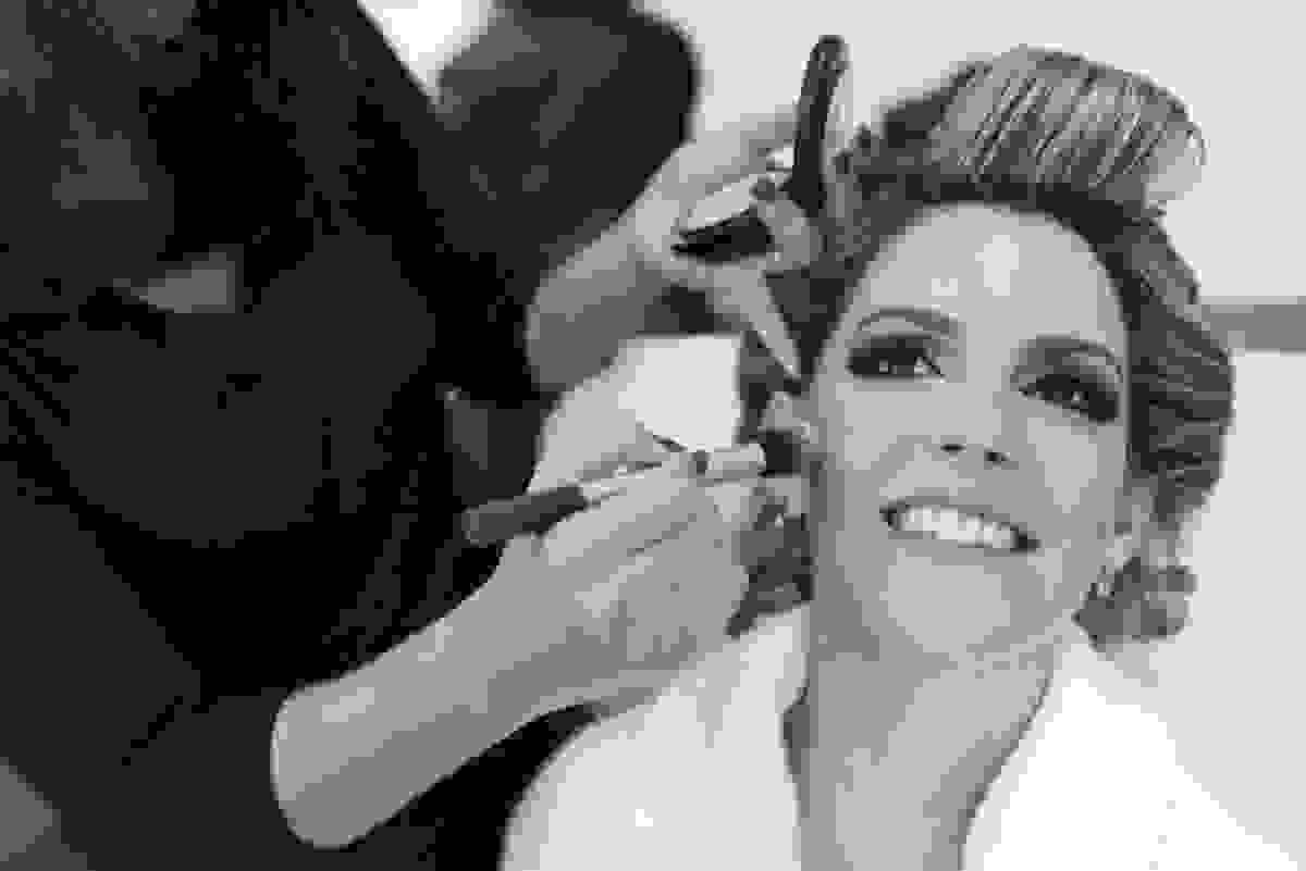 Foto do making of da noiva Amanda feita no hotel H Niterói fotografado pelo fotógrafo de casamento e família Gustavo Medeiros - fotografia de casamento em Niterói Rj