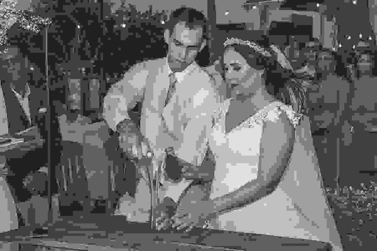 Casal participa da ceromônia das areias em casamento Cabo Frio Rio de Janeiro