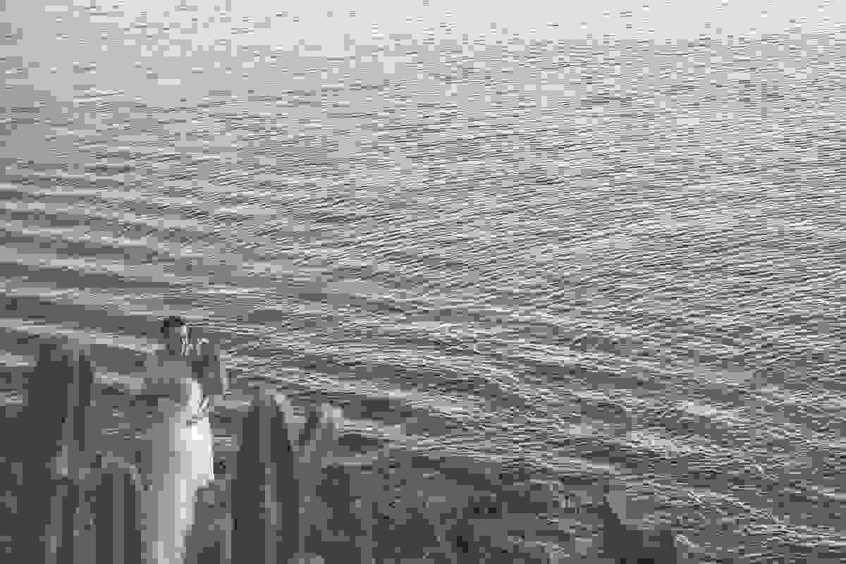 casal de frente ao canal de cabo frio