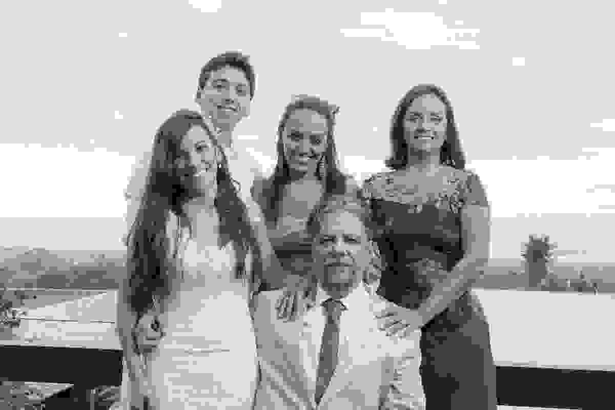 Família da noiva em retrato feito pelo fotografo de casamento Paulo Ellias um pouco antes do casamento
