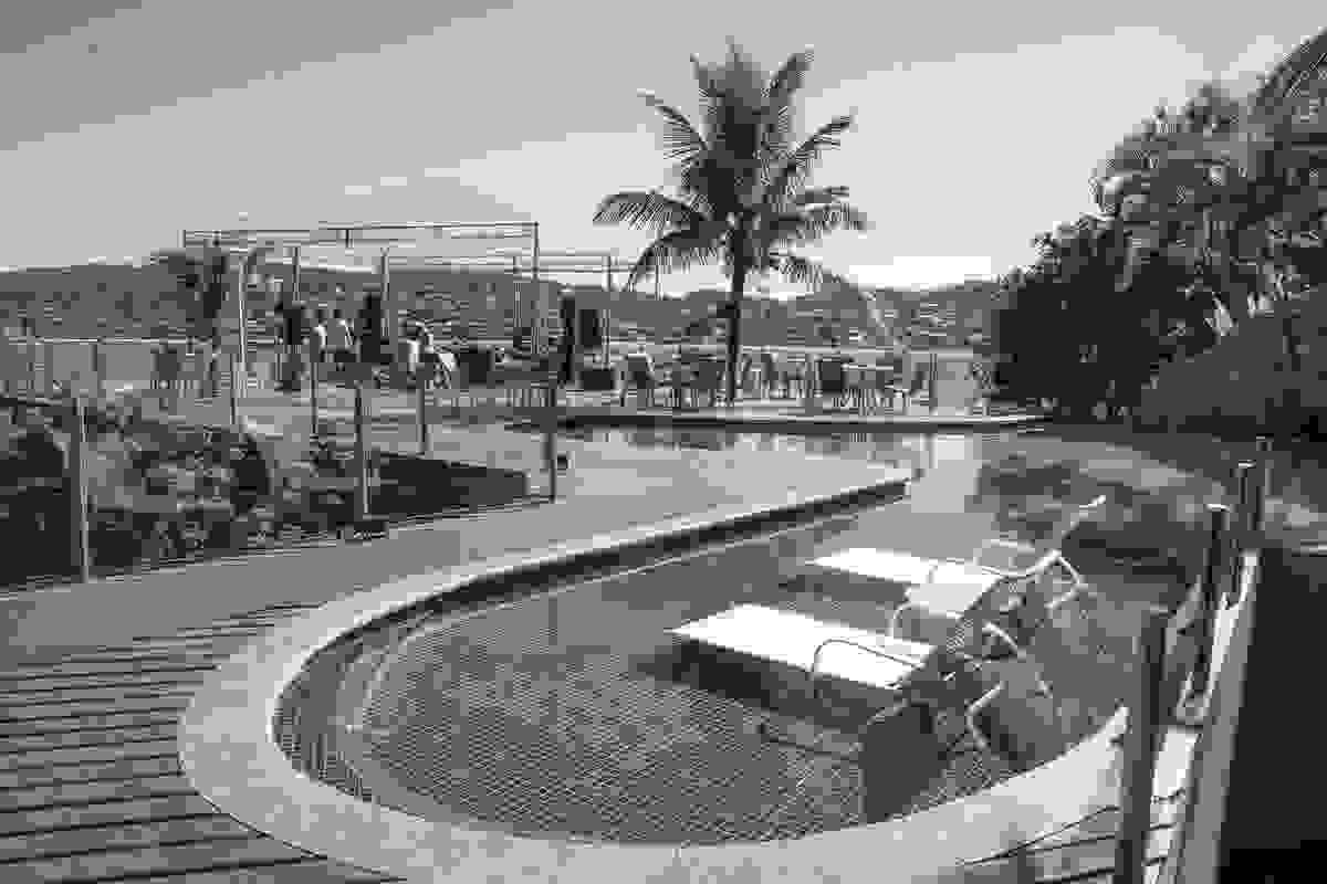 Linda piscina do hotel em búzios local do casamento
