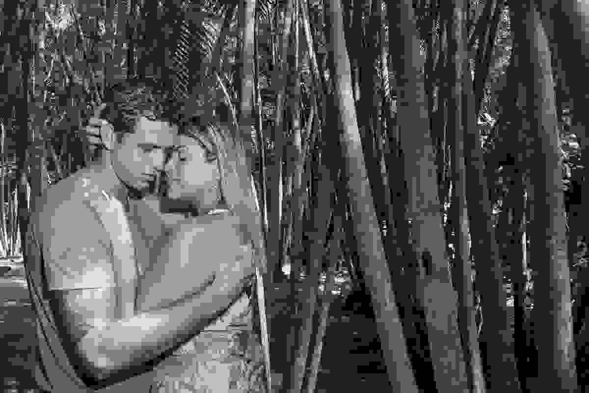 Ensaio pré casamento em rio das ostras caal abraçado
